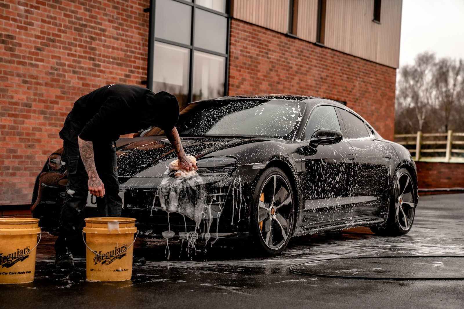 SA Detailing detailing a black Porsche